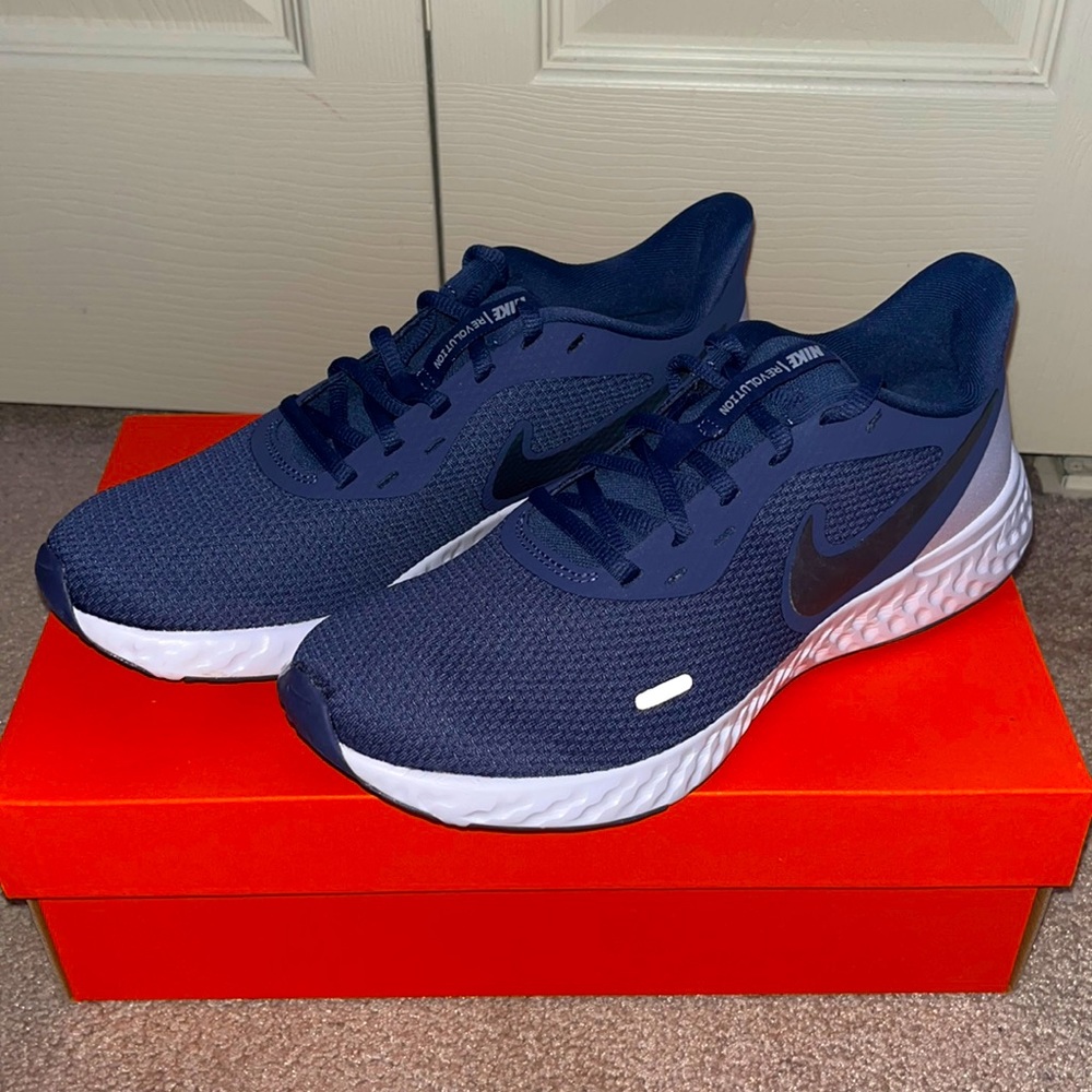 womens nike revolution 5